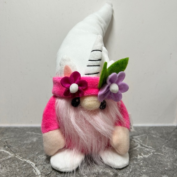 Hug Feel the Love - Skye the Knome - Picture 2 of 5